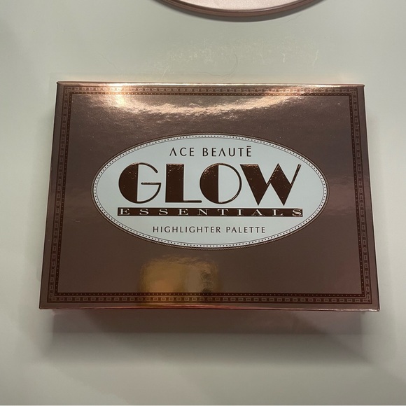 Ace Beaute Glow Highlighter Palette - Picture 2 of 3
